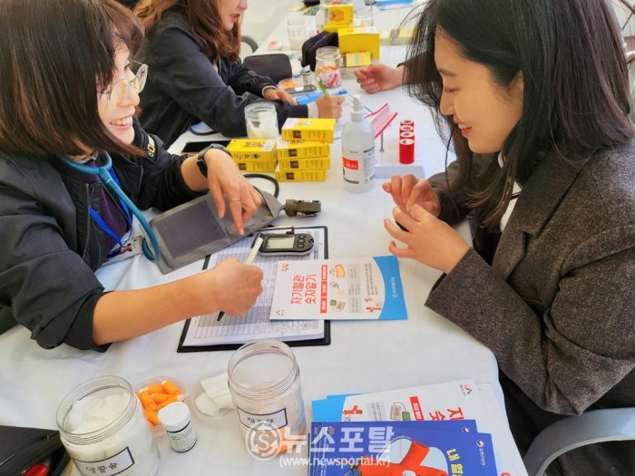 5. 지난 11월 8일 탄소중립 실천대회에서 열린 찾아가는 만성질환관리 프로그램 모습.jpg