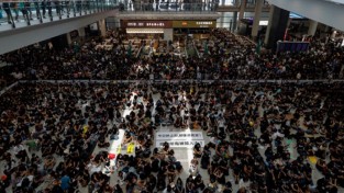 홍콩,반정부시위대 국제공항점거 항공편 모두취소